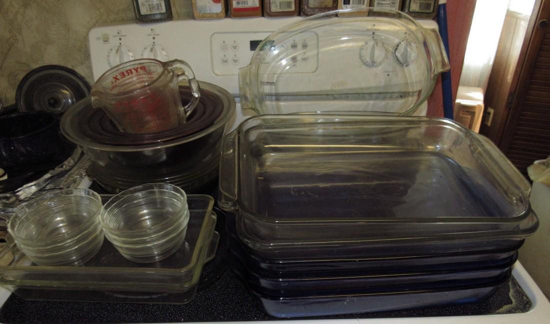 Pyrex Casseroles & Mixing Bowls (1 of 4)