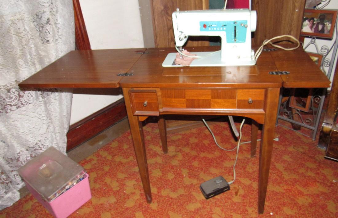 Singer Sewing Machine (1 of 4)