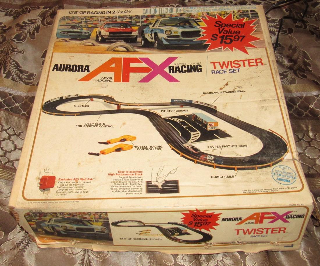 AFX Twister Slot Car Track & Cars (1 of 3)