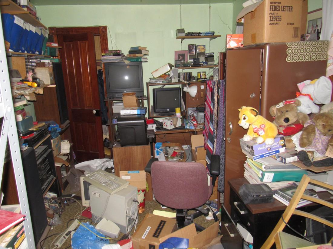 Partial Contents of Bedroom (1 of 9)