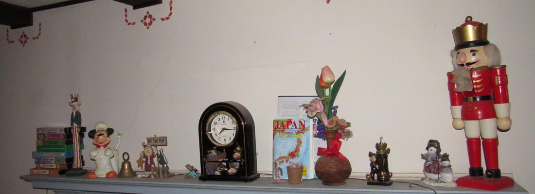 Shelf Lot Walt Disney Mickey Mouse (1 of 4)