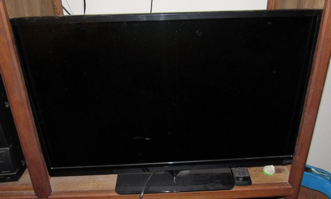 32" Vizio Flat Screen TV (1 of 2)