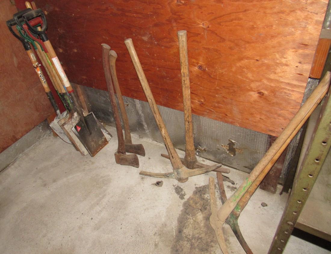 Hand Tools Shovels Axes Picks Pitch Forks (1 of 9)