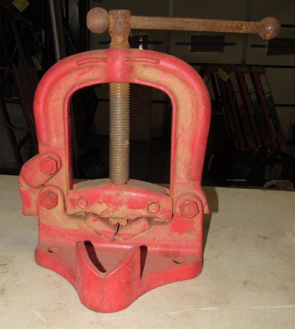 Reed 1/8" to 4 1/2" Pipe Vise (1 of 3)