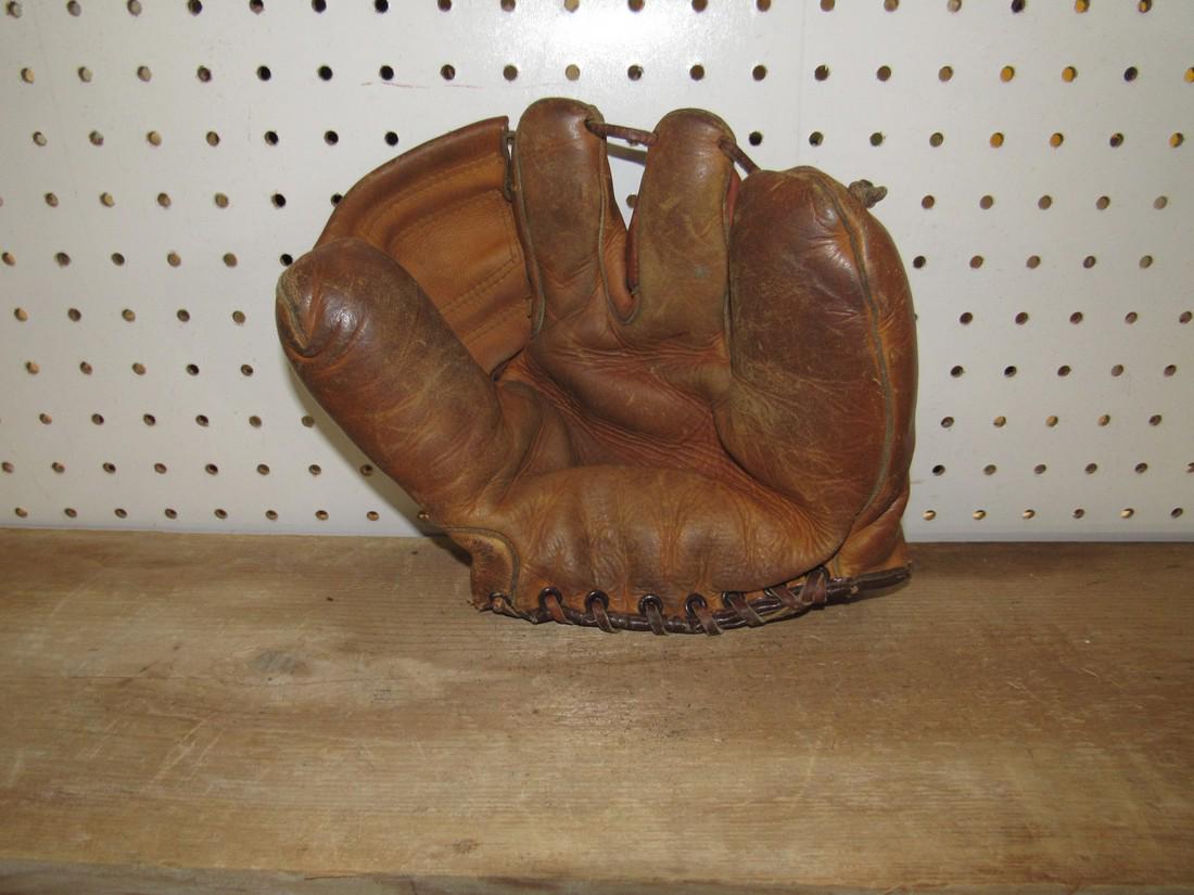 Spalding Baseball Glove: Baseball glove