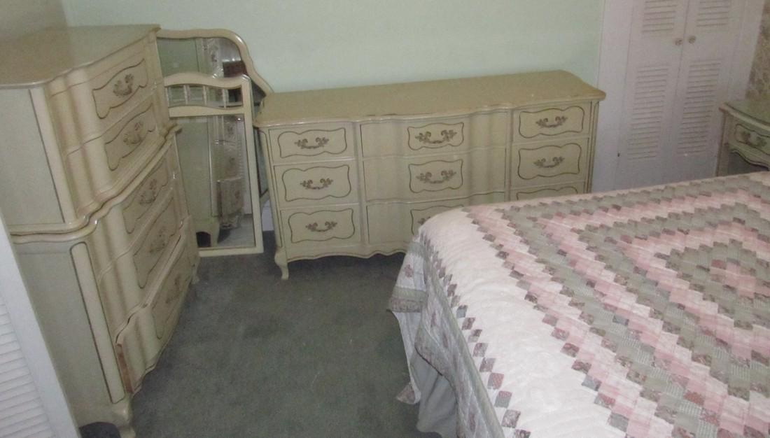 Bedroom Set (1 of 9)