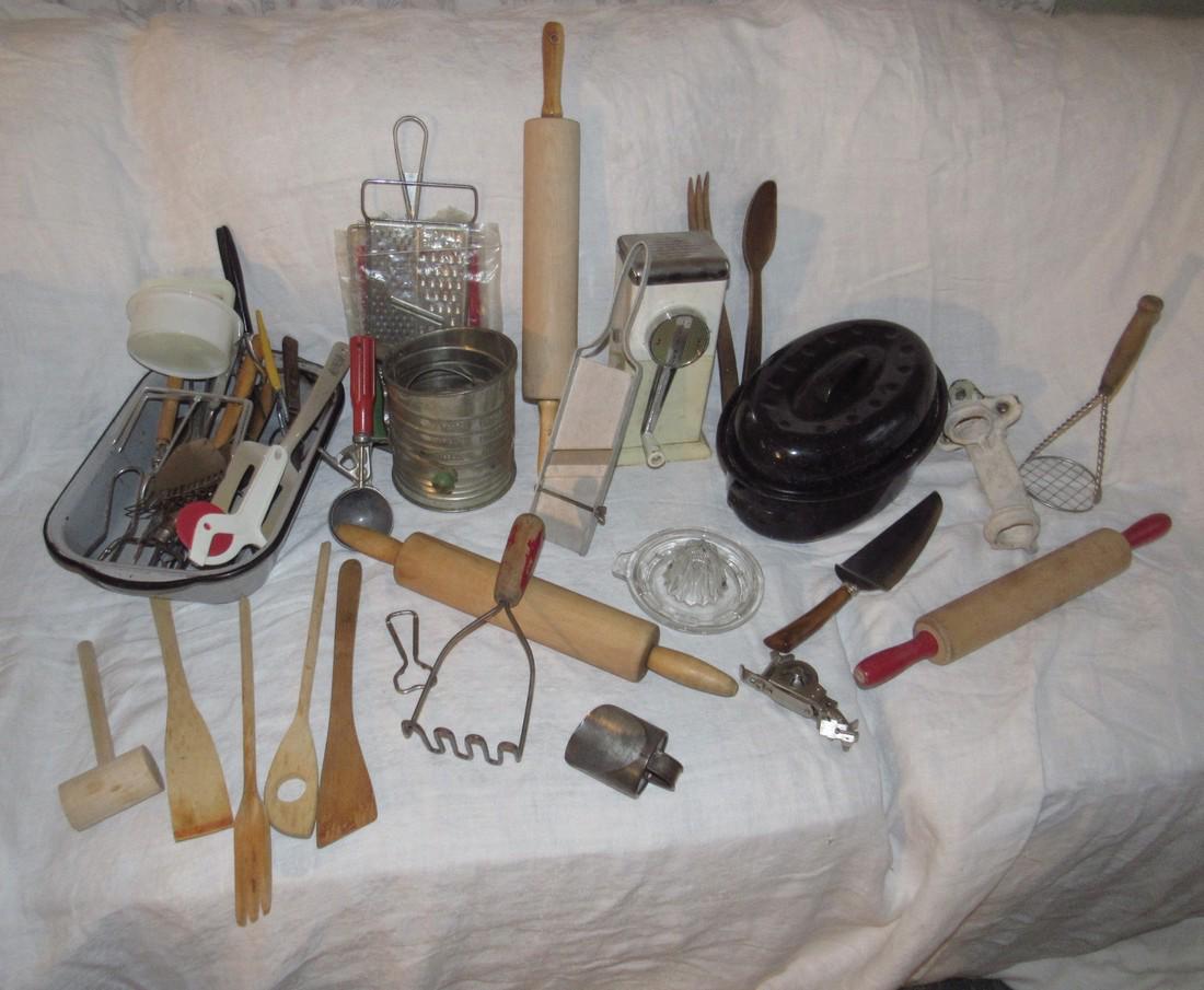 Vintage Kitchenware Rolling Pins Agateware Juicer (1 of 5)