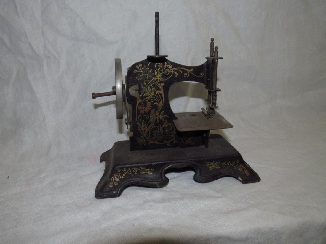 Childs Sewing Machine (1 of 5)