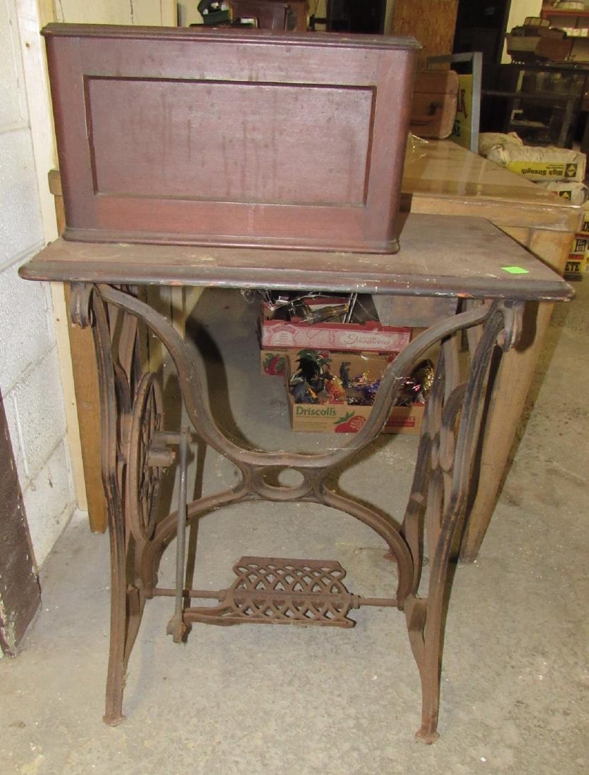 Antique Singer Treadle Sewing Machine (1 of 8)
