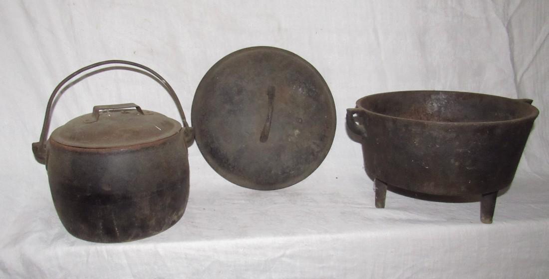 Cast Iron Kettles & Dutch Oven Lid (1 of 4)