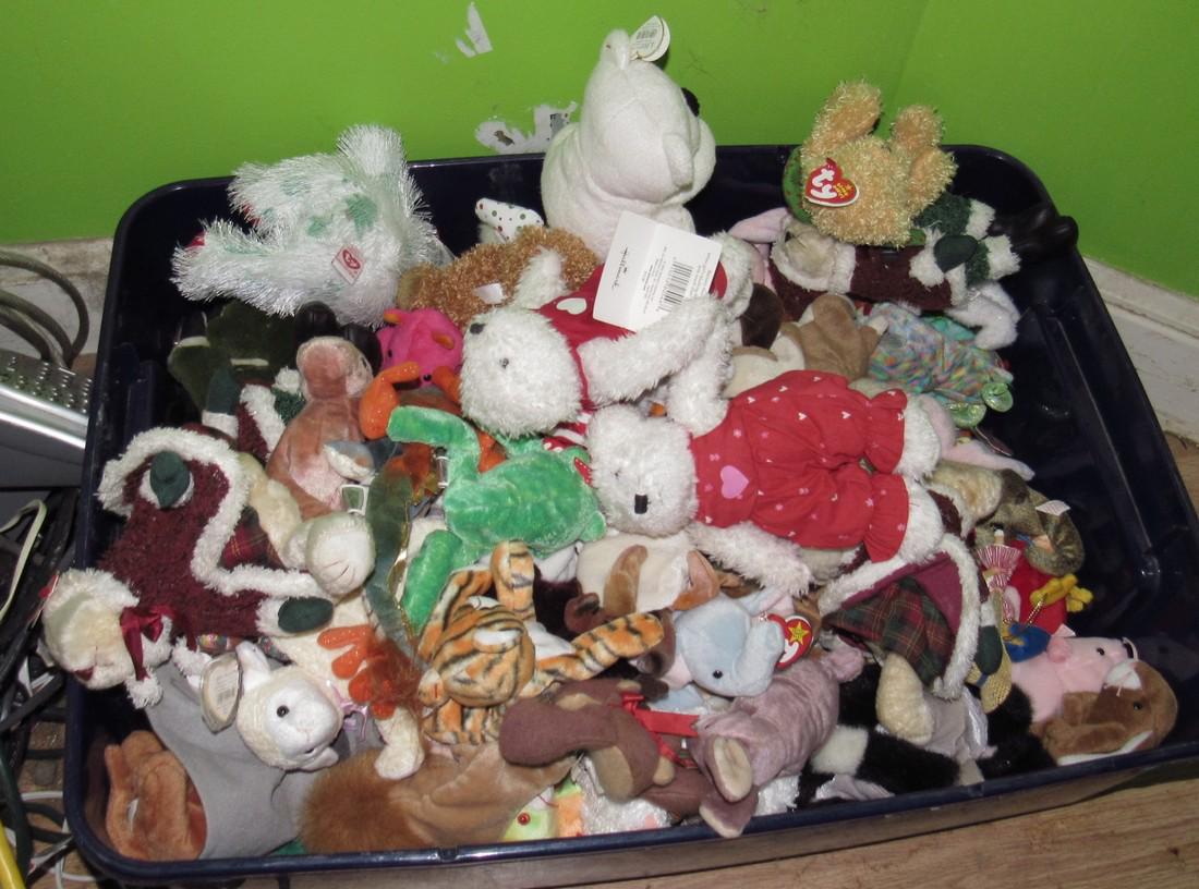 Tub of Ty Beanie Babies: Getting tub full of Beanie Babies