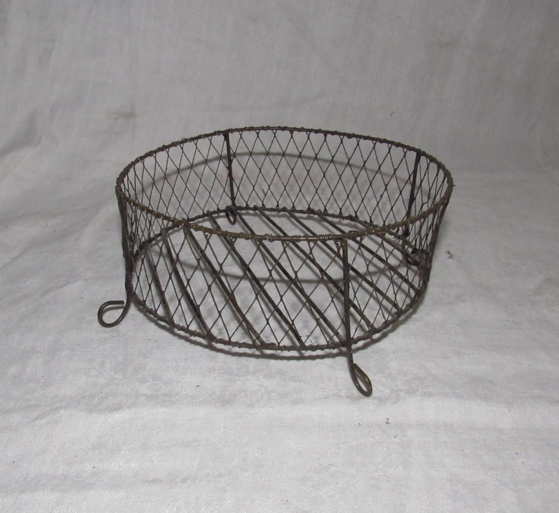 Primitive Wire Bread Basket (1 of 2)