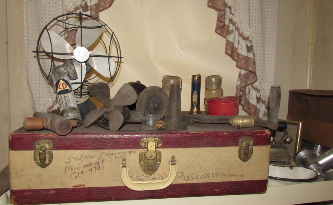 Iron Fan Flashlights Oil Bottle Funnel Jars Grinder (1 of 5)