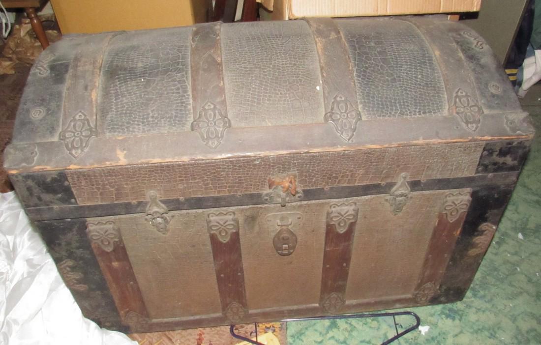 Camel Back and Flat Top Trunk (1 of 3)