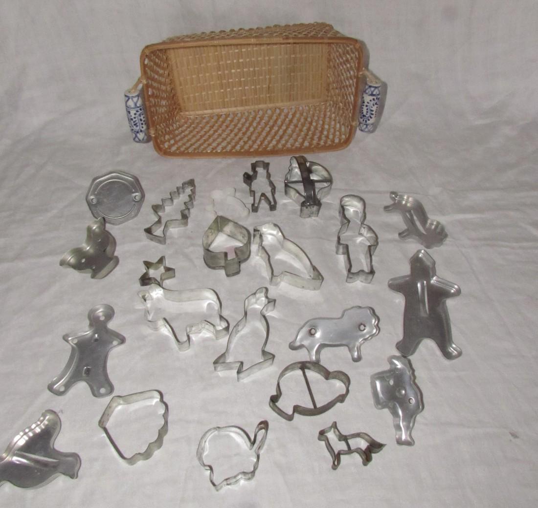 Antique & Vintage Cookie Cutters: Getting cookie cutters and basket