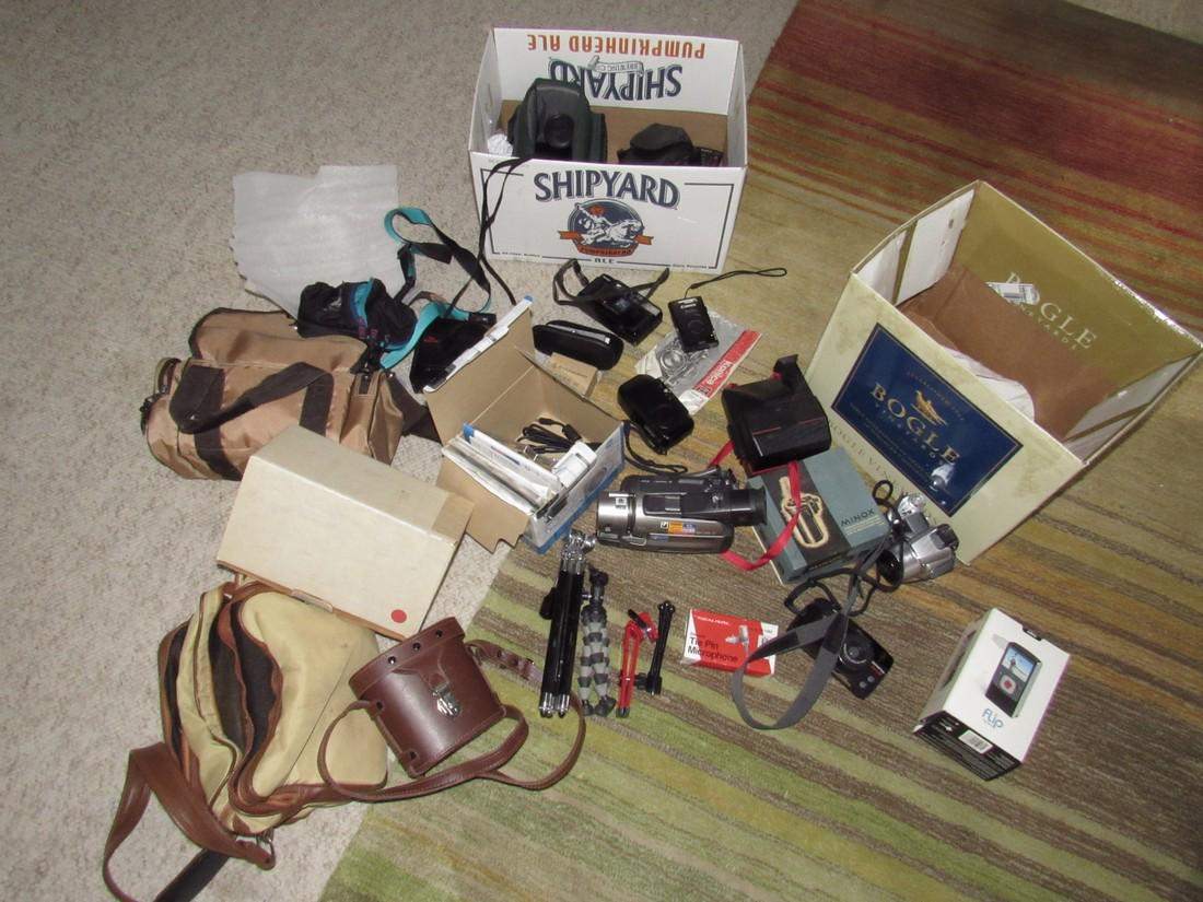 Vintage Cameras Cases Tripods Digital (1 of 7)