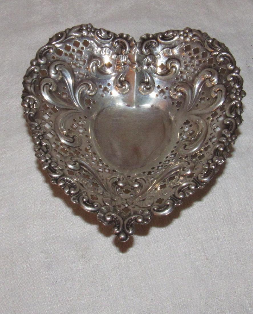 Gorham 966 Sterling Silver Footed Heart Tray (1 of 4)