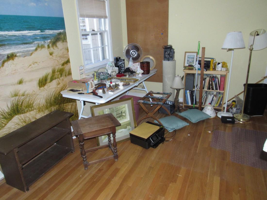 Partial Contents of Bedroom (1 of 10)