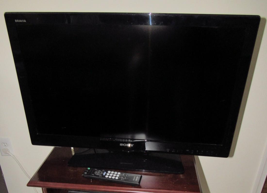 32" Sony Bravia Flat Screen TV & Panasonic VCR (1 of 3)