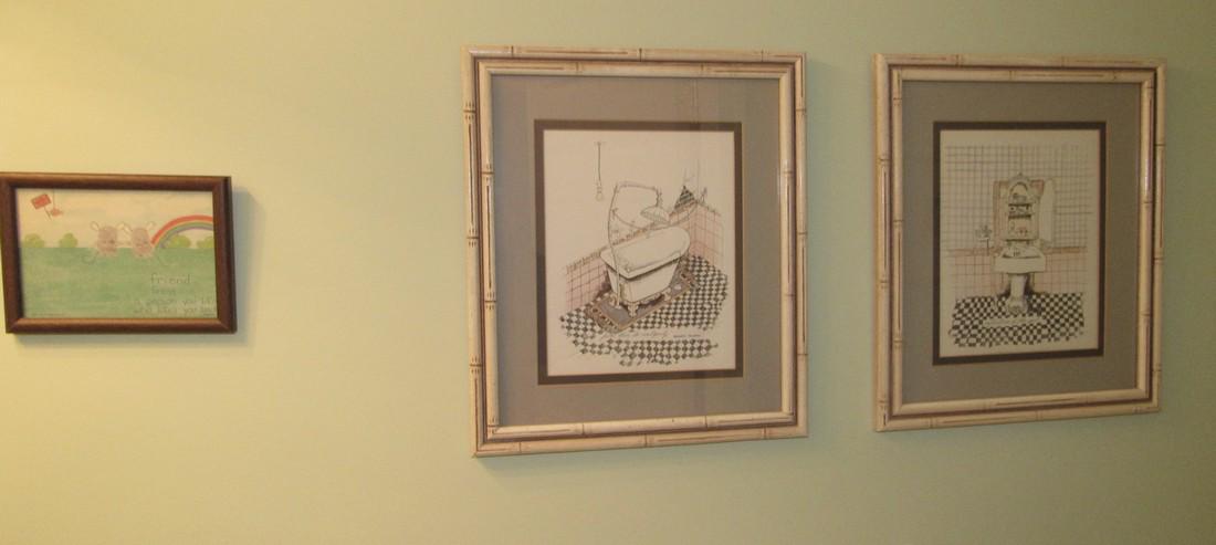 UPSTAIRS DO NOT BID !: NO ITEMS FOR SALE IN THIS LOT. This is to let you know that you are responsible for removing items from the second floor. Steps are tricky for furniture. BUYER IS RESPONSIBLE FOR ANY DAMAGE TO WALLS A