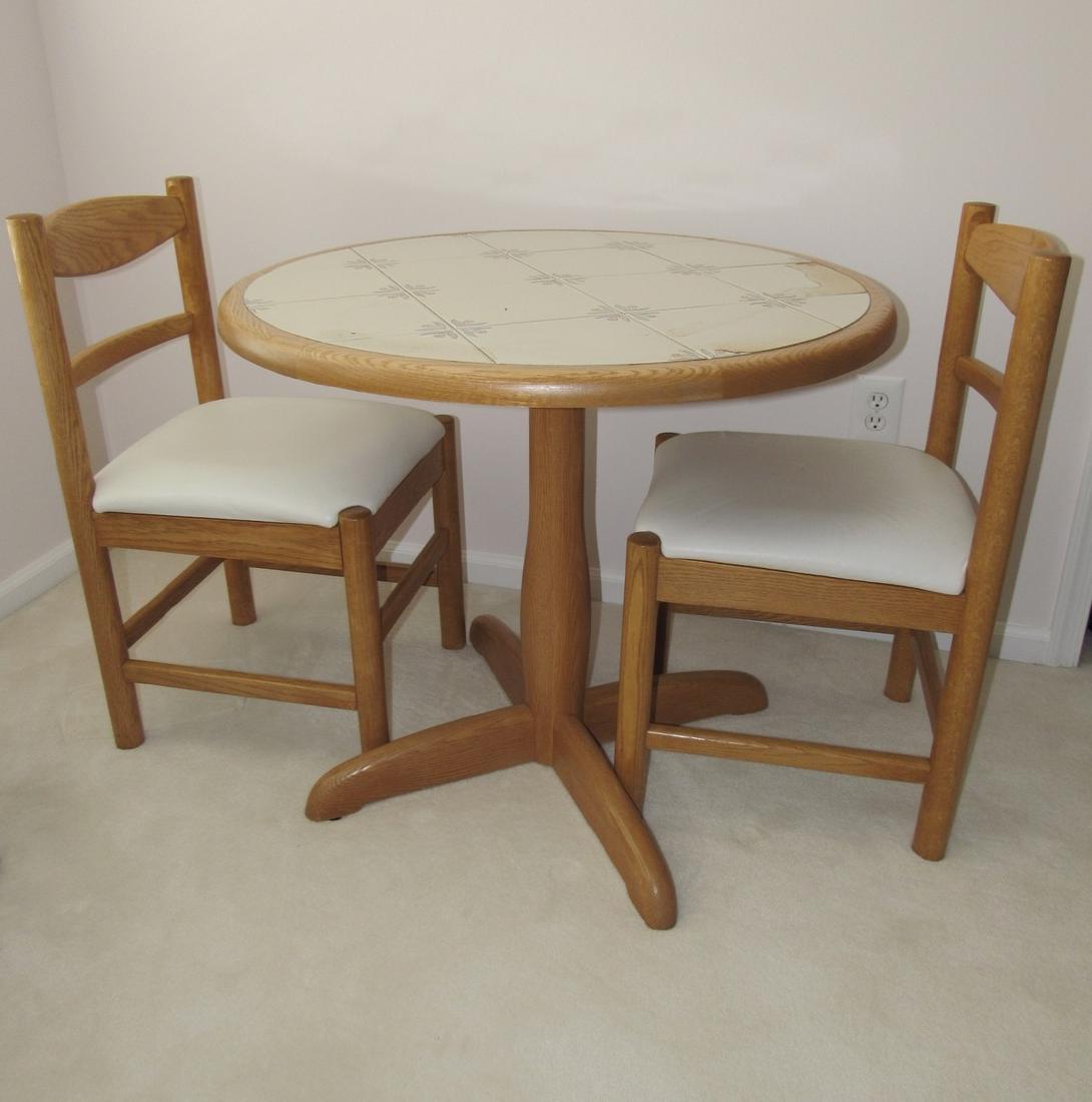 Round Table & 2 Chairs (1 of 3)
