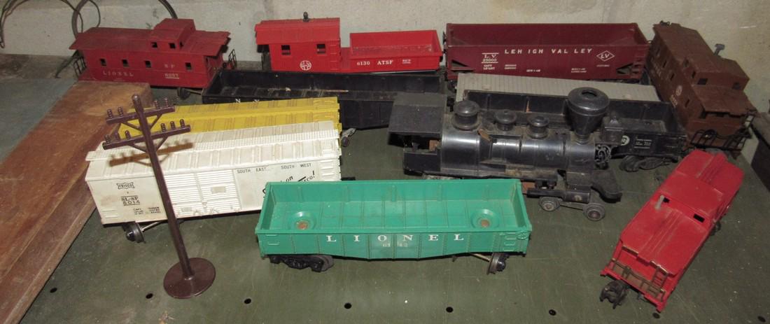 Marx Steam Engine & Lionel Train Cars (1 of 3)