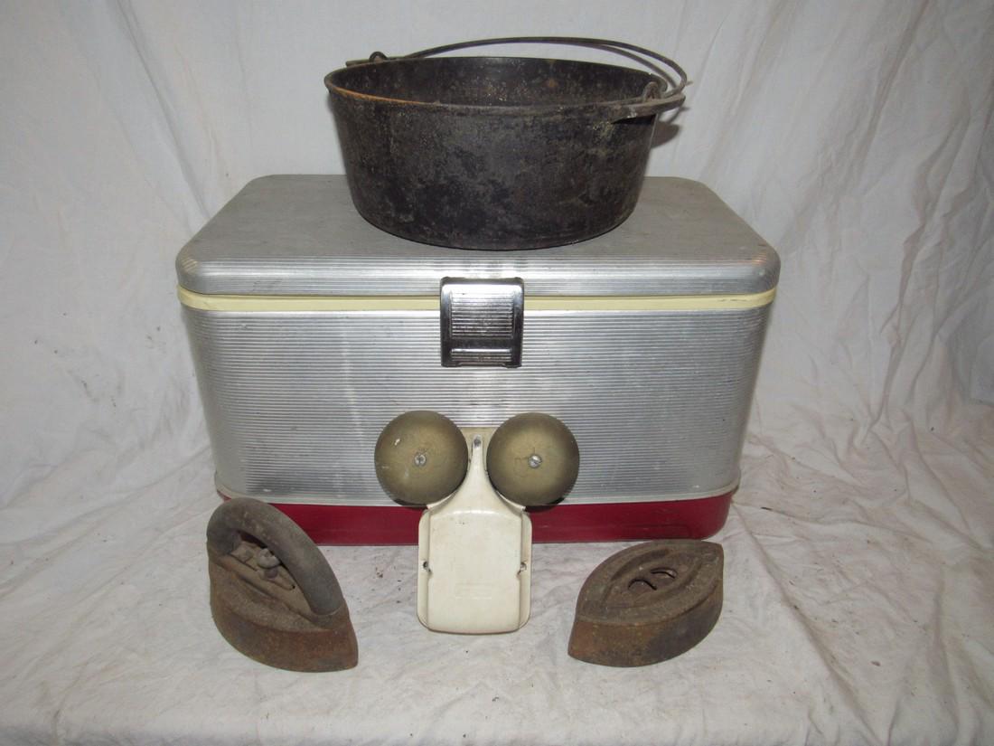 Griswold #9 834 B Dutch Oven Sad Irons Bells & Cooler: Getting all pictured