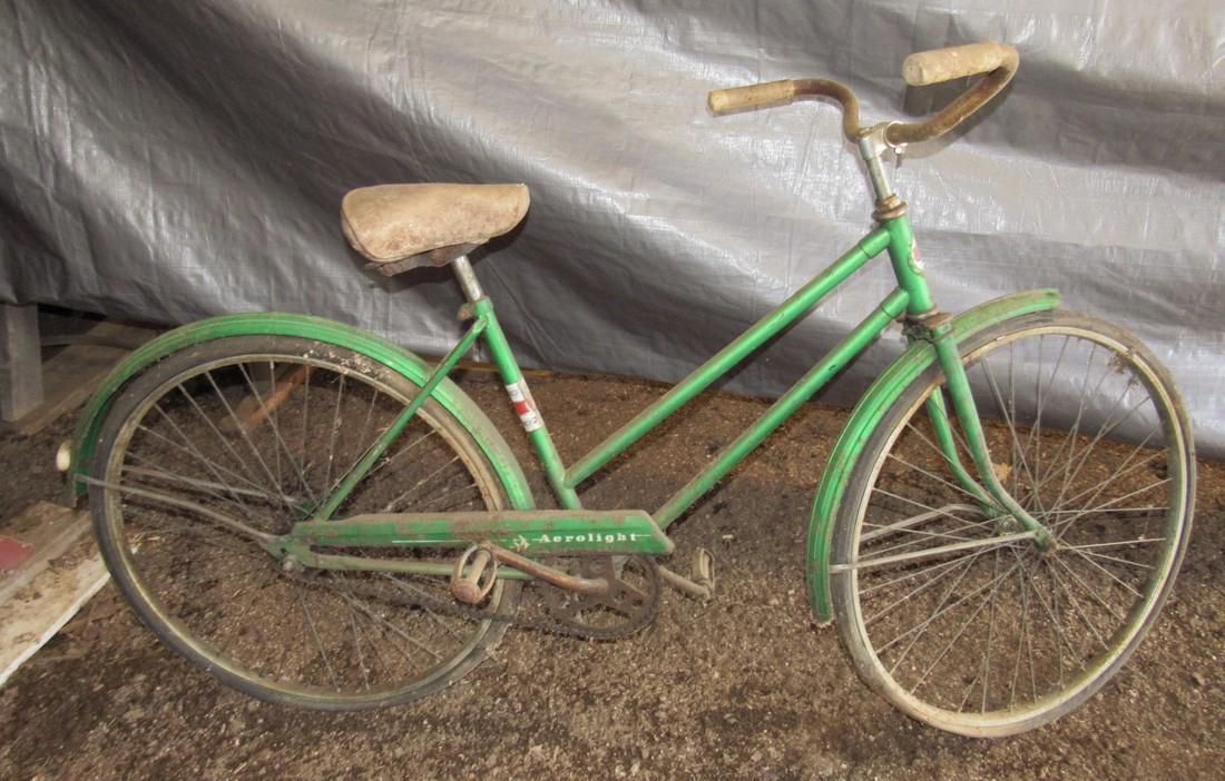 3 Womens Bikes Columbia Schwinn Bicycles: Getting all 3 pictured. Have rust on them.