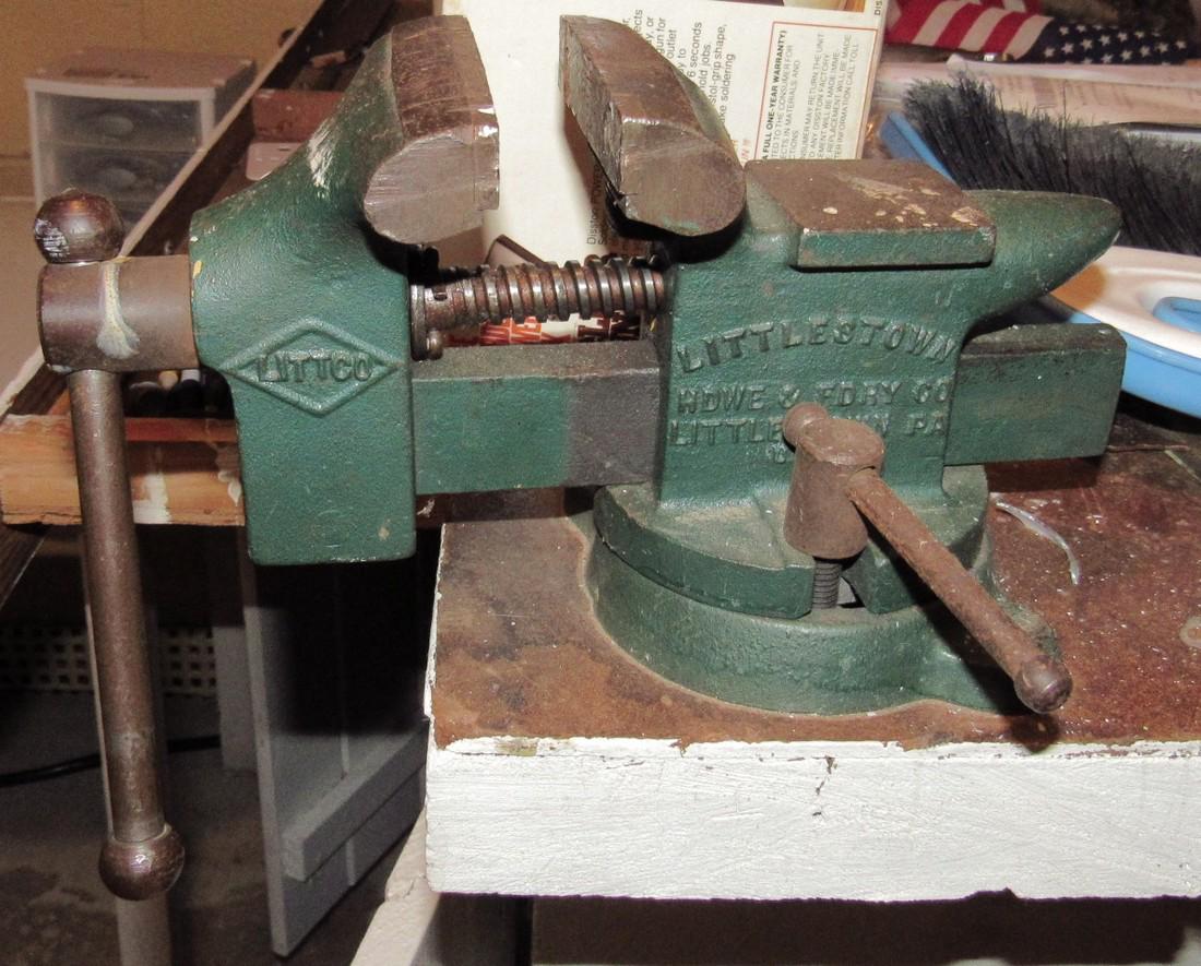Littletown 3 1/2" Jaw Vise: Buyer must remove from workbench