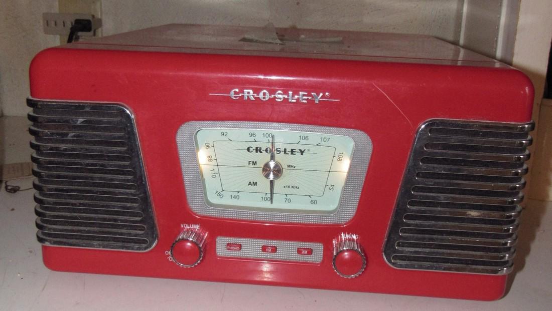 Crosley Reproduction Radio / Turntable (1 of 4)