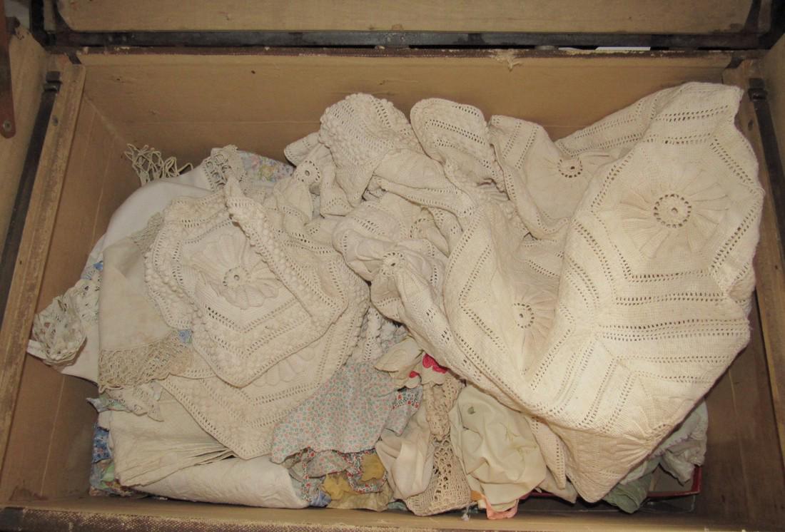 Doilies Linens Quilt Patches Table Clothes (1 of 3)