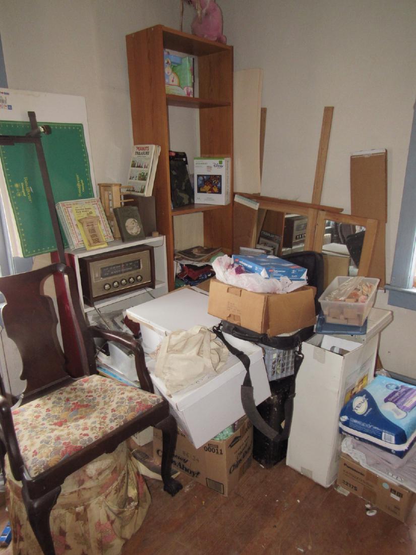 Motorola Radio Partial Corner Bedroom Contents (1 of 7)