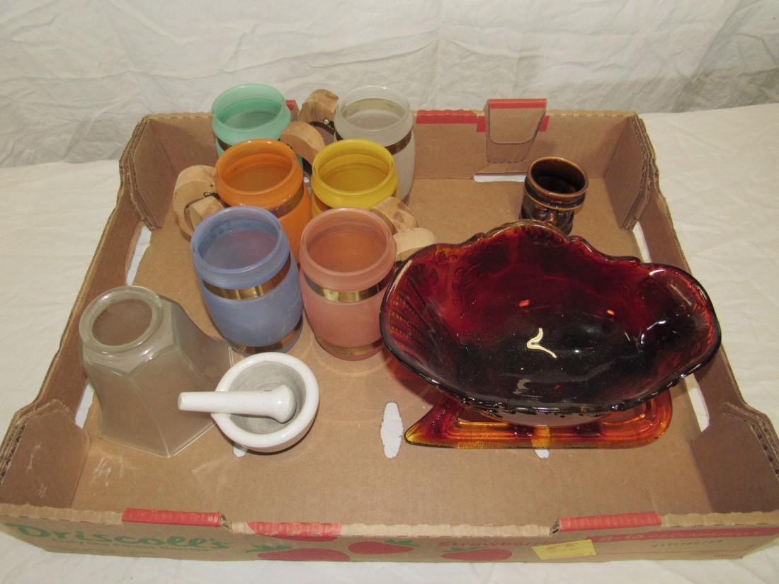 Frosted Mugs Westmoreland ? Sleigh Mortar & Pedestal (1 of 3)