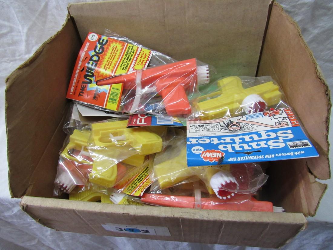 18 Vintage Squirt Guns Wedge Snub Squirter: 11 are still in packaging