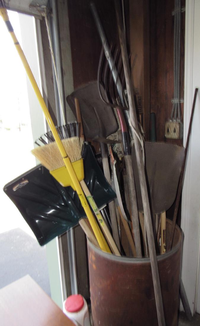 Garden Tools Shovels Rakes Brooms (1 of 4)