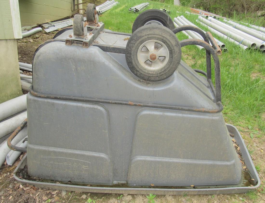 Rubbermaid Cart / Buggy (1 of 2)