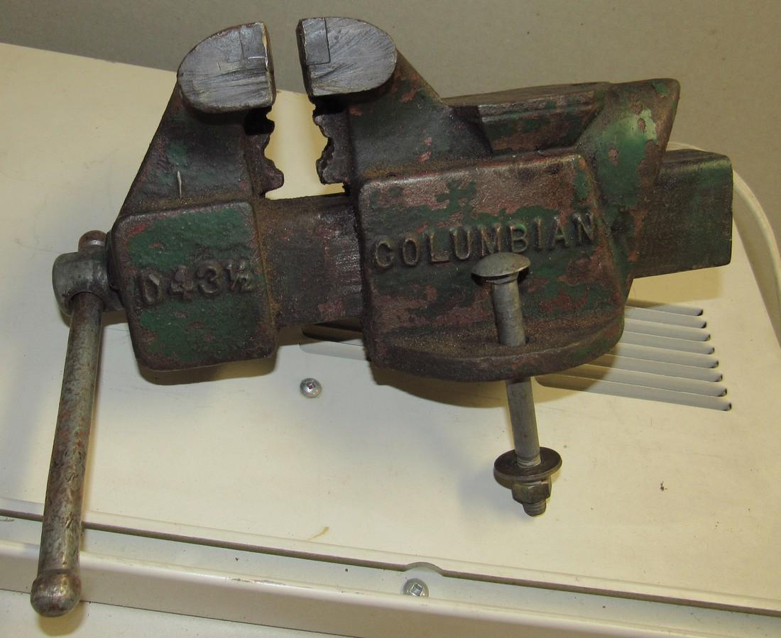 Columbian D 43 1/2 Vise: 3 1/2" jaws