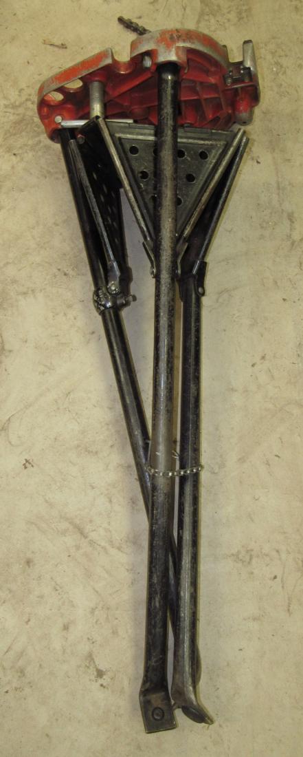 Rigid No 450 Tristand Pipe Vise Stand (1 of 2)