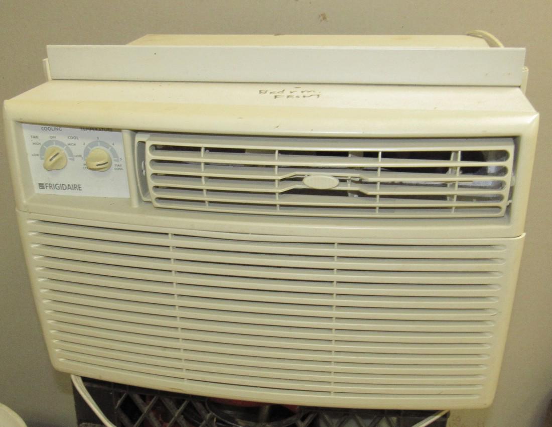 Frigidaire 5000 BTU Air Conditioner (1 of 2)