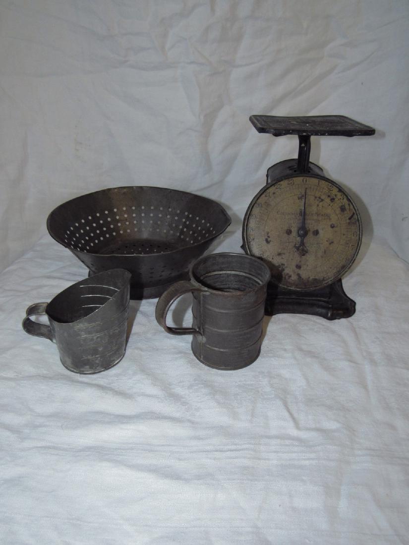 Columbia Scale Strainer Flour Scoop Measuring Cups (1 of 4)