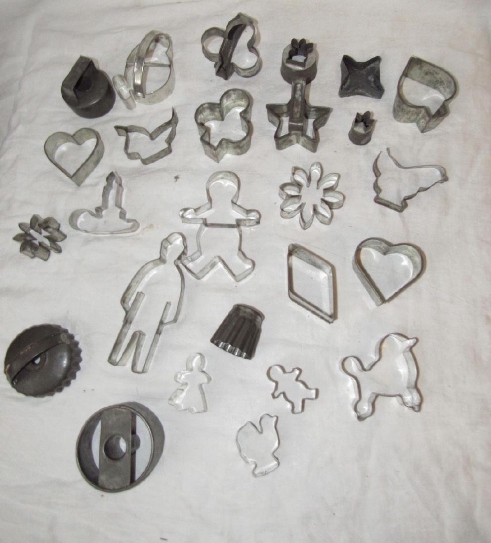 Antique & Vintage Christmas Cookie Cutters: Getting all pictured