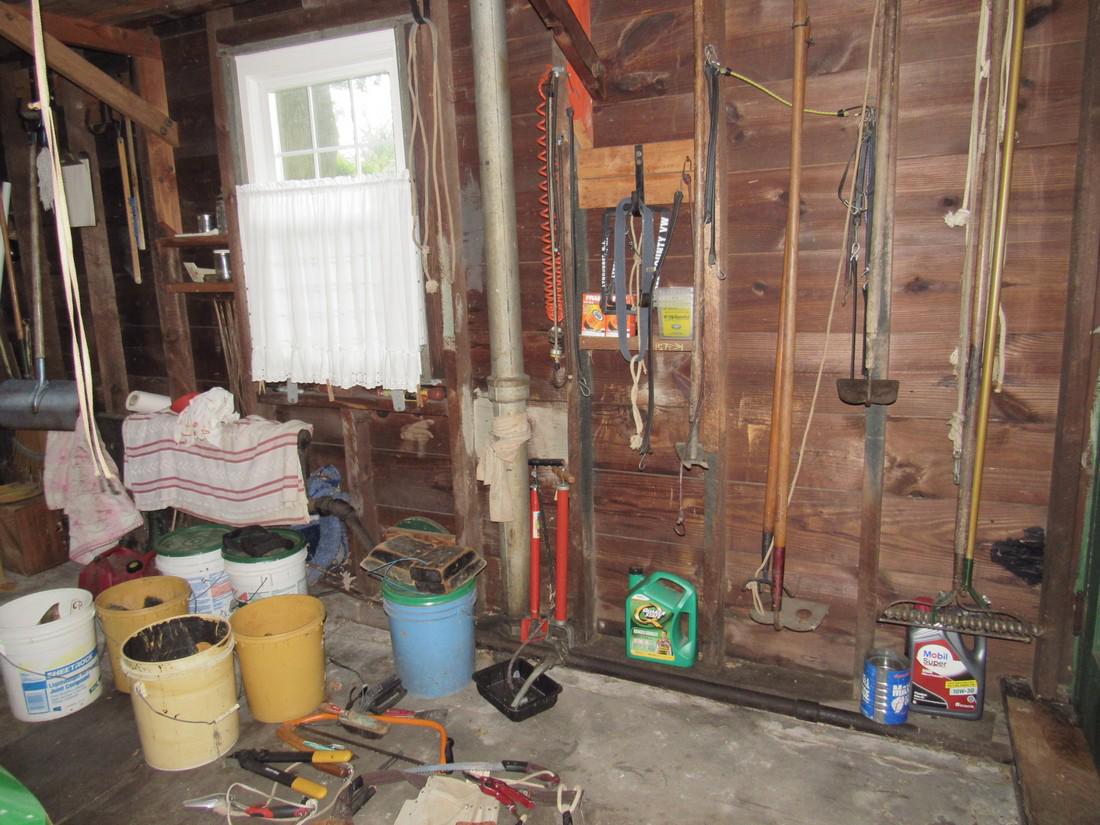 Garden Tools Bike Pumps Shovels Rakes Gas Cans (1 of 10)