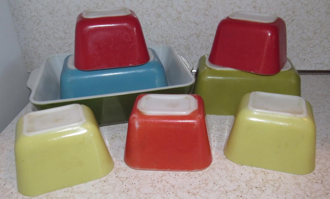 Pyrex 1 1/2 Qt Casserole & Refridgerator Dishes (1 of 2)