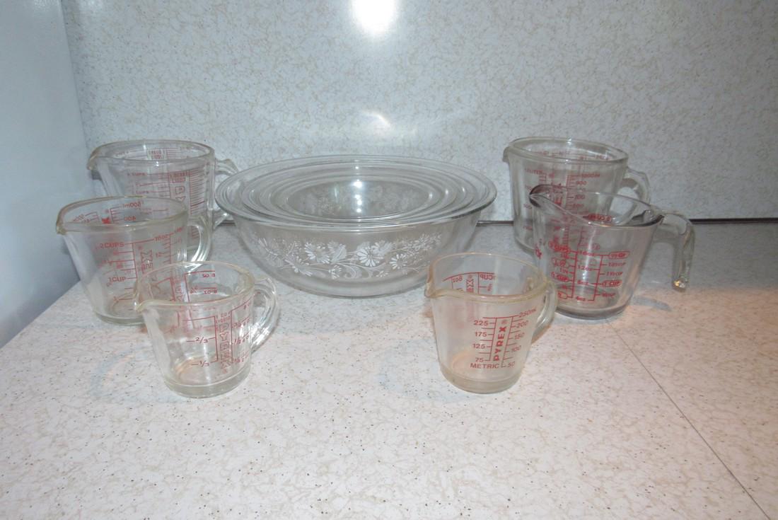 Pyrex Nesting Mixing Bowls & Measuring Cups (1 of 3)