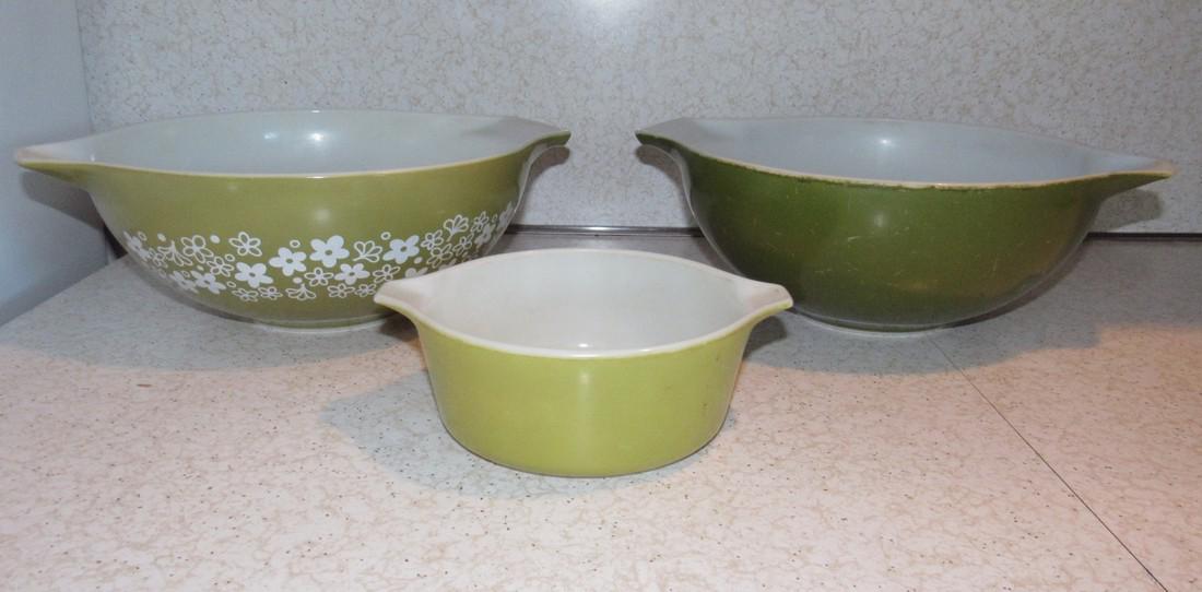 2 Pyrex 444 Mixing Bowls & 474 1 1/2 Pt Casserole: Bowl on right has scratches and finish loss. Both bowls are approx. 10 1/2" in diameter
