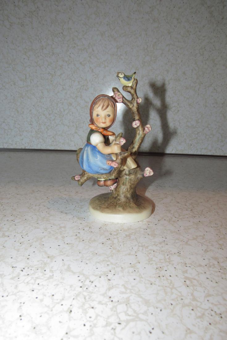 Hummel Goebel Apple Tree Girl: Approx. 6" tall