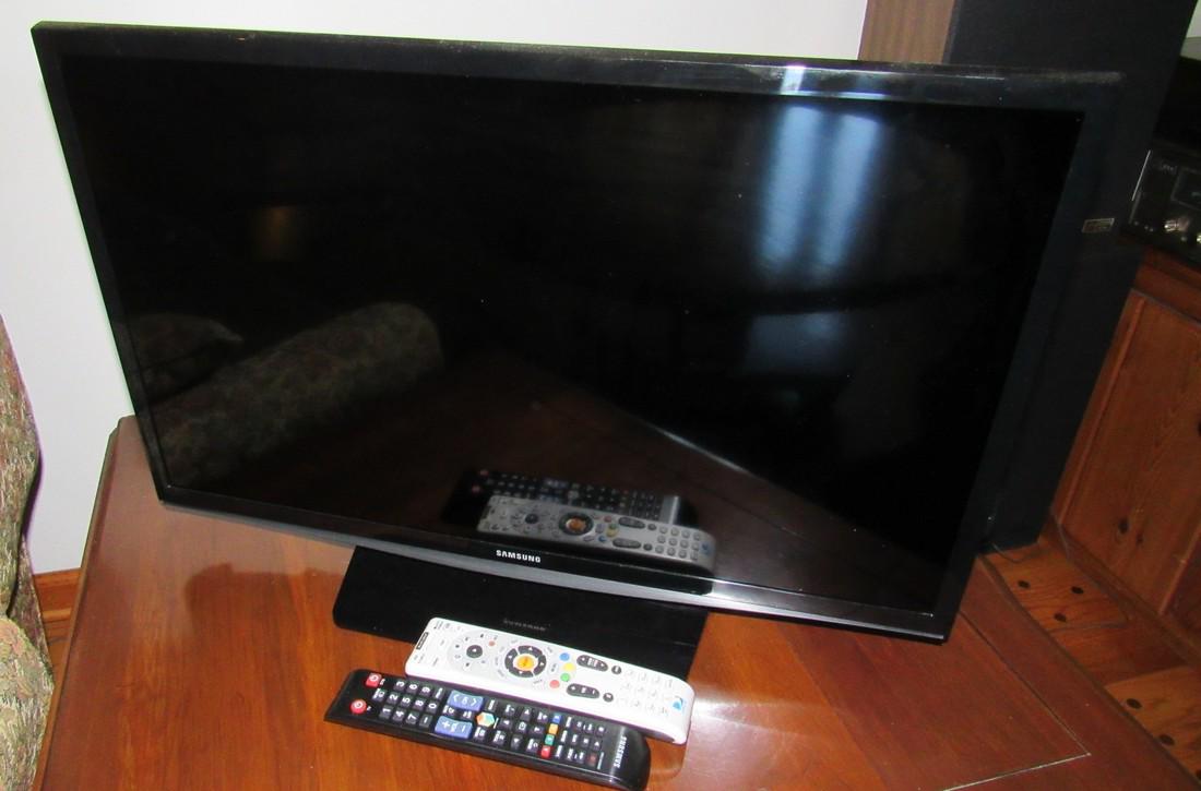 Samsung 27" Flat Screen TV Works ! (1 of 2)