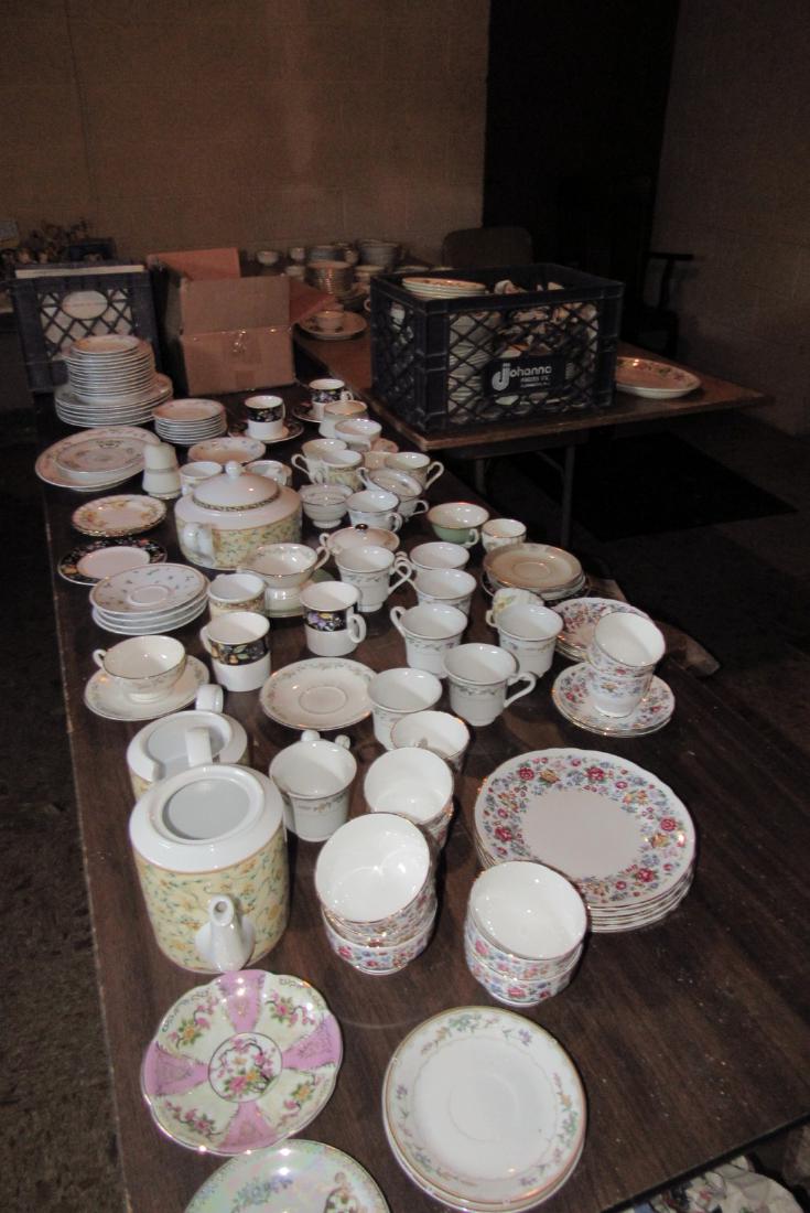 Lenox Noritake Johnson Bros. Staffordshire China: Getting all two table with mixed china. Remember, we do not visually inspect every item in large lots. If we see something with damage, it is removed from the lot , before pictures are taken.