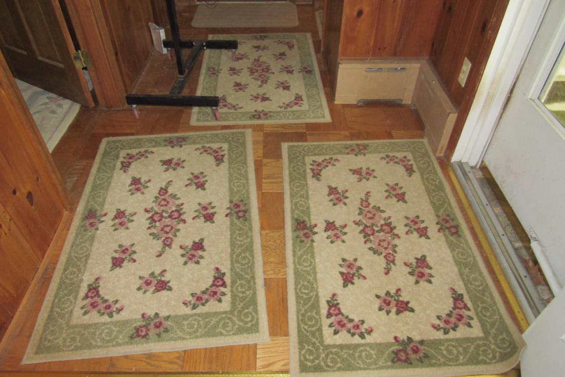 8 Area Rugs (1 of 5)