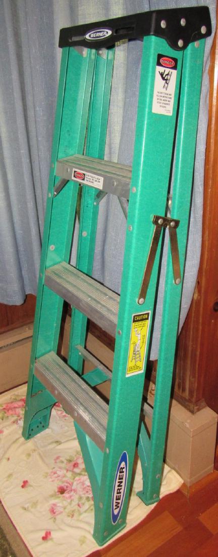 Werner 4' Fiberglass Step Ladder (1 of 3)